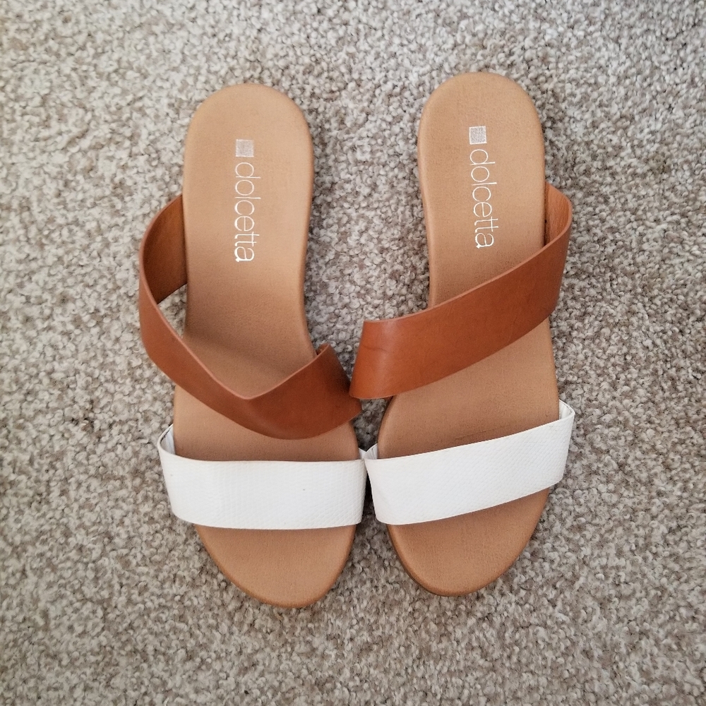 Dolcetta Woman's Size 7 1/2 Sandals